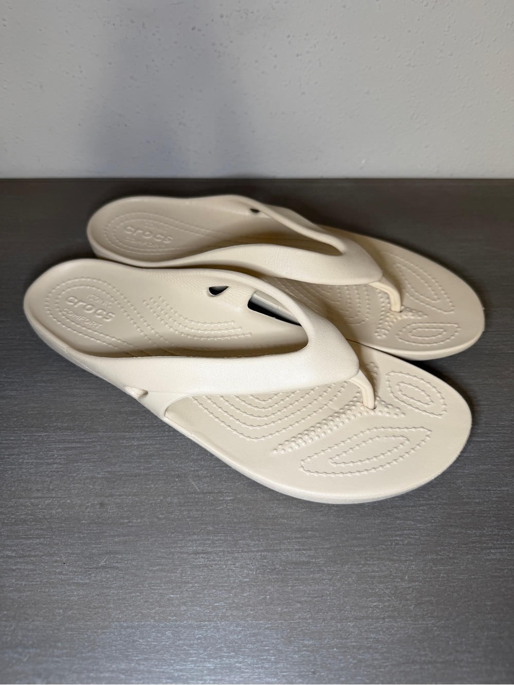 Brand New Crocs Sandals Size 9W Women Comfortable Summer Flip Flop Shoes